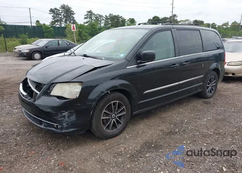 2013 Chrysler Town & Country Touring z USA, uszkodzony, nr VIN 2C4RC1BG7DR555957